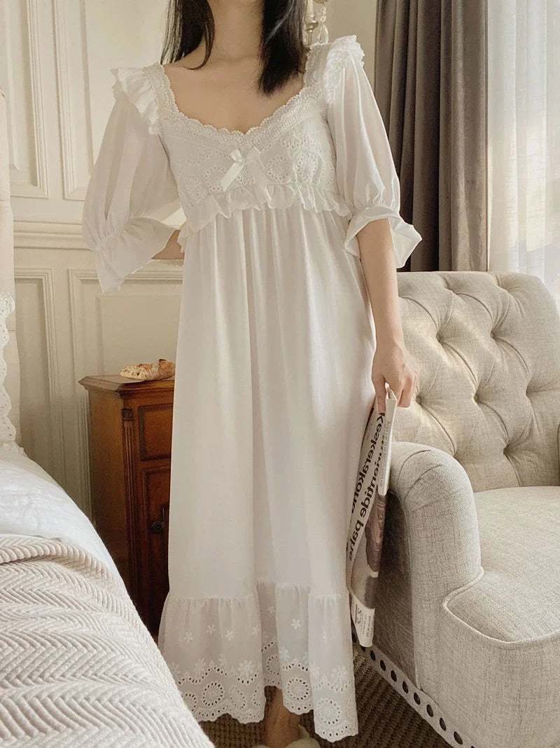 Temps Calme – nuisette dentelle avec un motif qui attire l’œil | Nuisettes en coton, en dentelle et longue