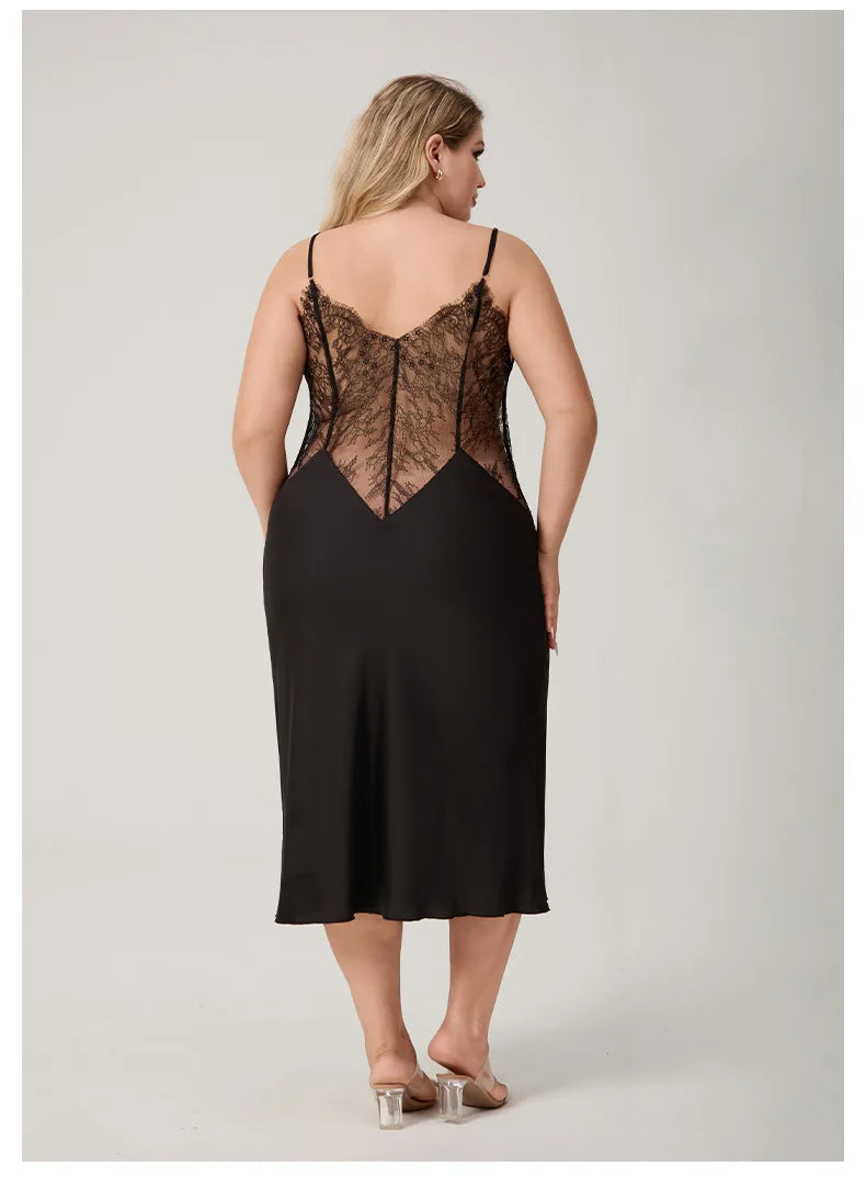 Clin d’Œil du Soir – nuisette grande taille avec un petit jeu de lignes | Nuisettes en satin, en soie et transparente