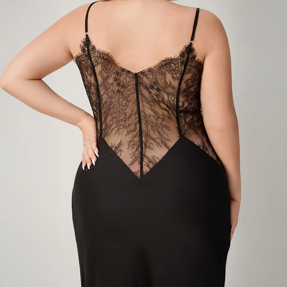 Clin d’Œil du Soir – nuisette grande taille avec un petit jeu de lignes | Nuisettes en satin, en soie et transparente